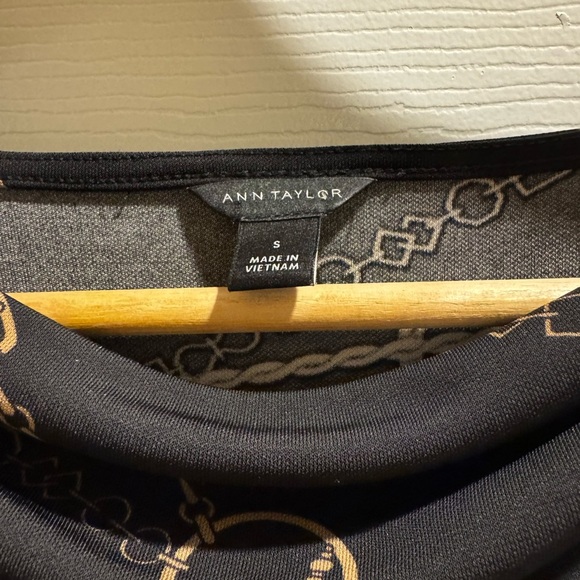 Ann Taylor Black Gold Top with Gold Chain Pattern Size S - Picture 4 of 5